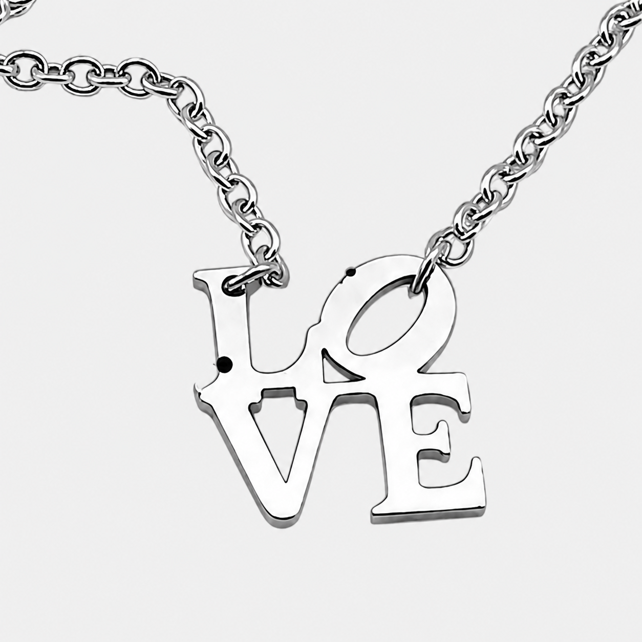 COLLIER LOVE